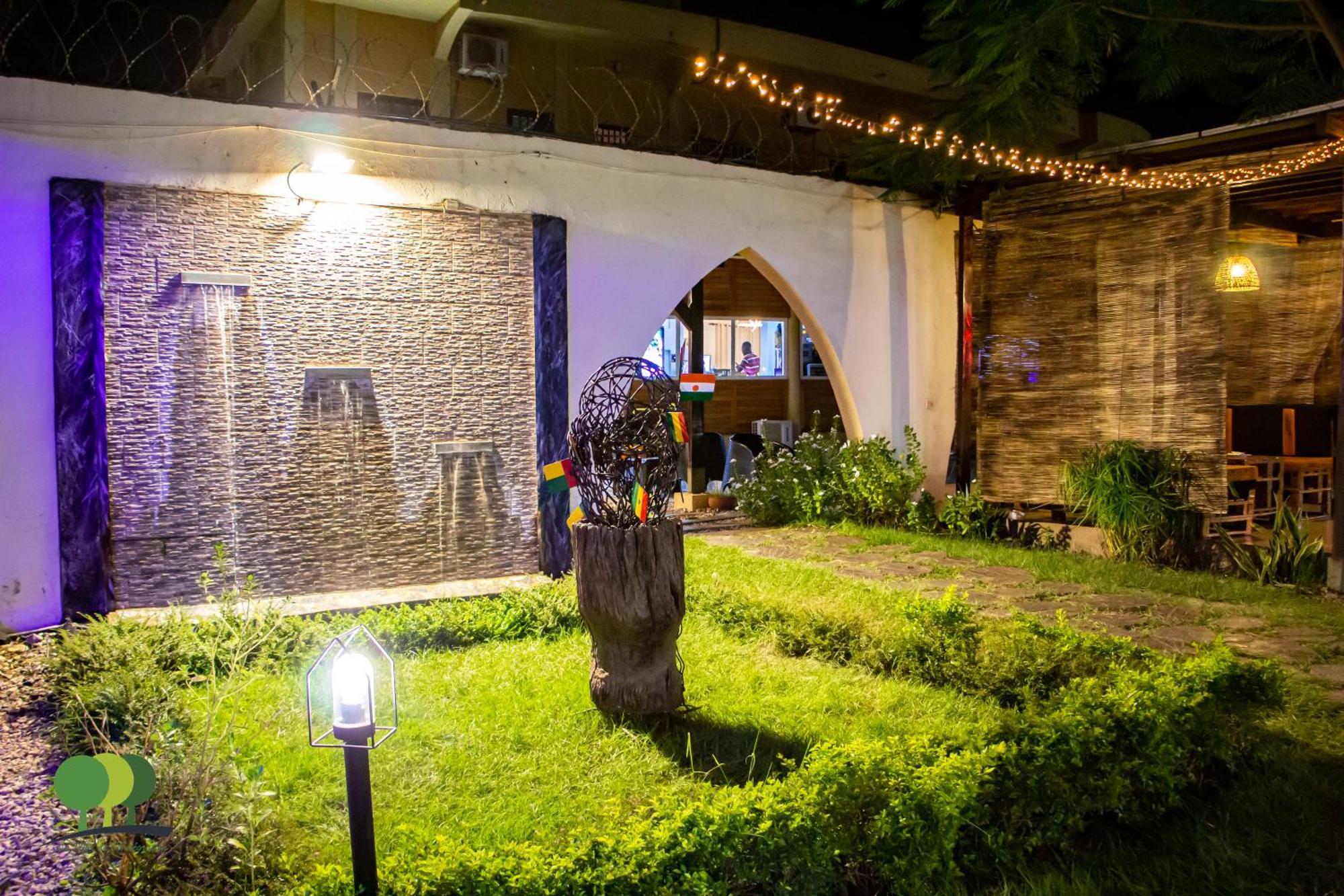אואגדוגו Villa De L'Integration מראה חיצוני תמונה